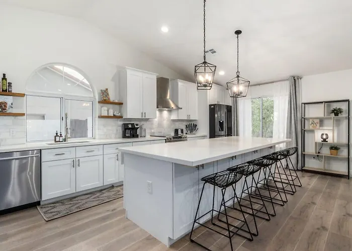 5br Citrus Family Estate-sleeps 13-free Htd Pool-gameroom Mesa